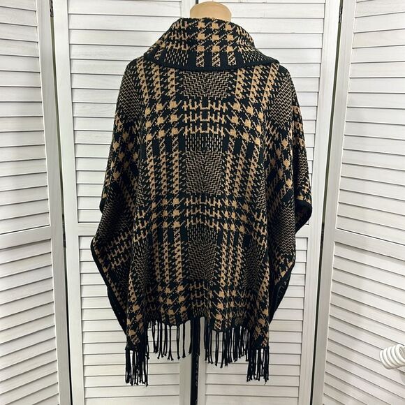 Chico's Poncho Size Medium S/M Plaid Knit Fringe NWOT - Picture 7 of 13